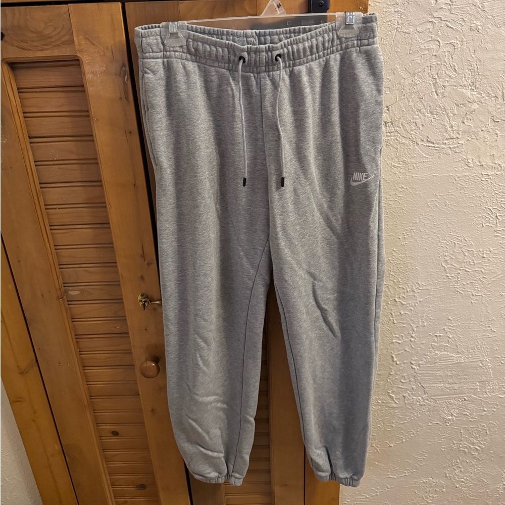 Nike women’s gray sweatpants